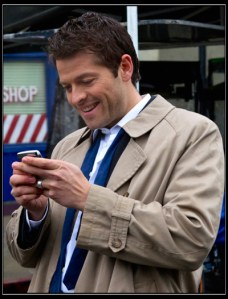 supernatural-castiel-discovers-twitter pixlr