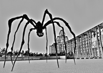 "Maman" sculpture by Louise Joséphine Bourgeois