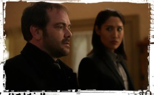 crowley-offered-the-crown-supernatural-stuck-in-the-middle